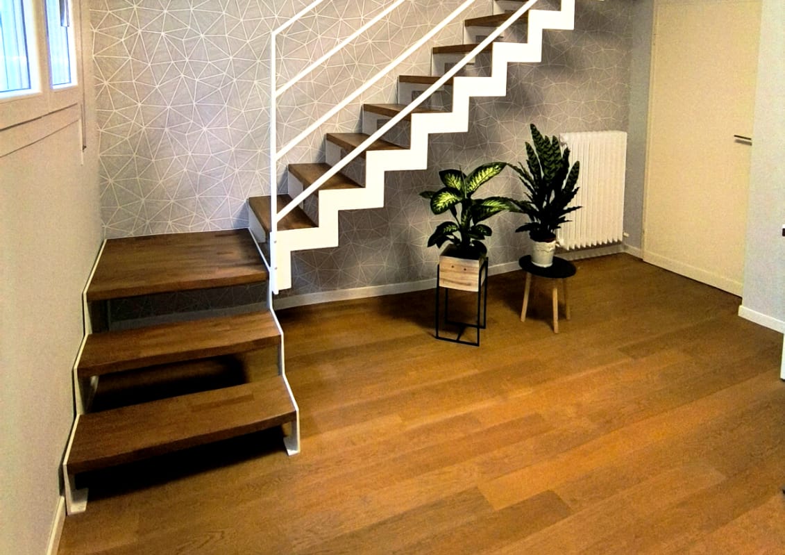 Scala con struttura in taglio laser portante