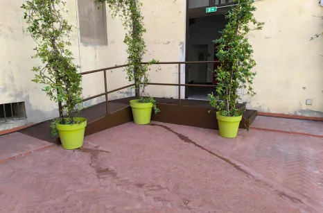 Rampa disabili in acciaio verniciato simil corten per teatro san Leonardo di Bologna